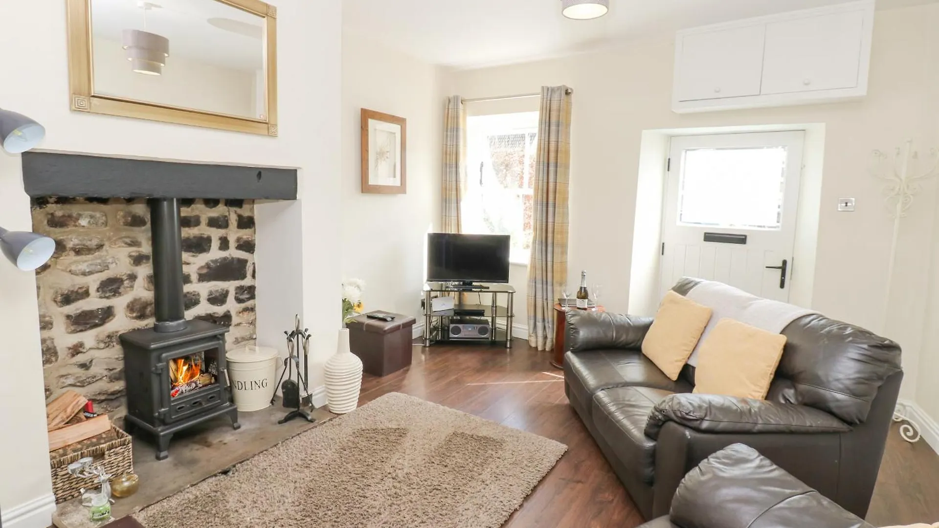 Hunton  1 Countryman Inn Cottages